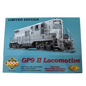 Proto 2000 Series #23614 GP9 II Locomotive ATSF #707 Model Train HO Scale